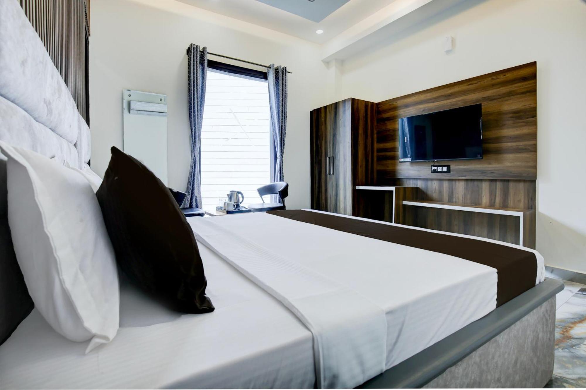 Hotel O Platinum Zirakpur 外观 照片