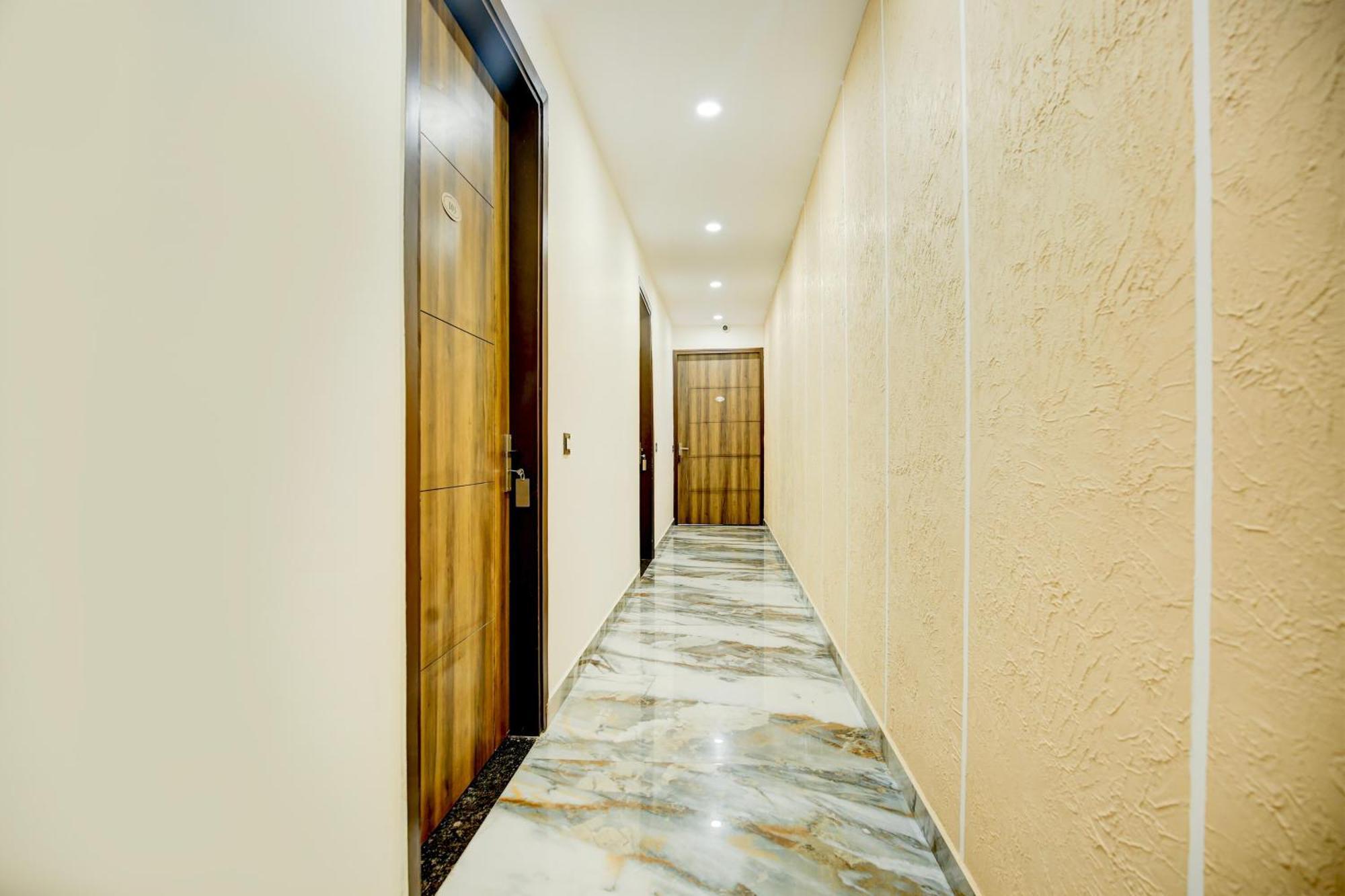 Hotel O Platinum Zirakpur 外观 照片
