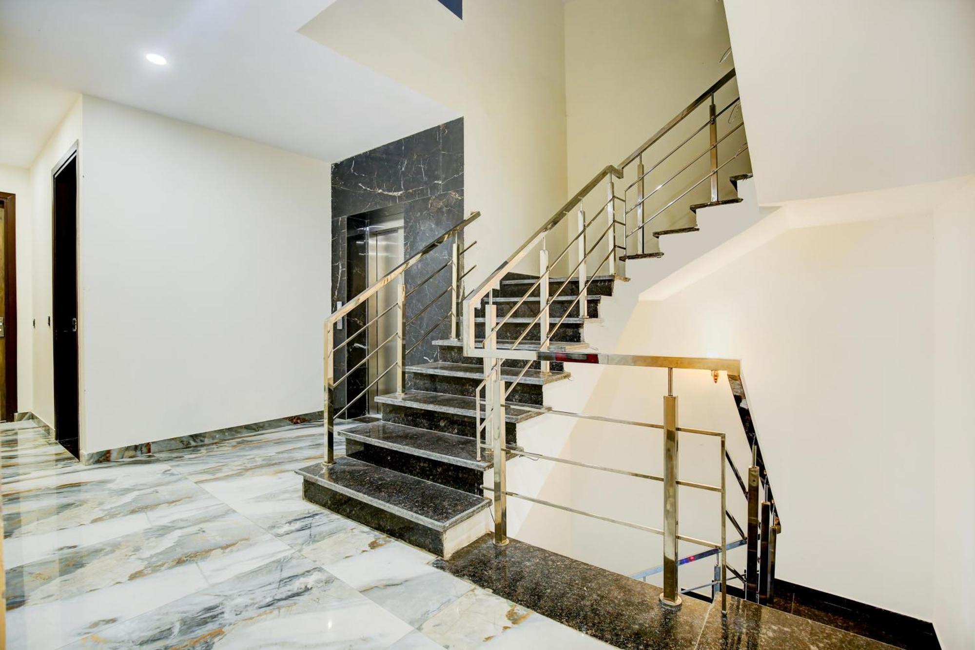 Hotel O Platinum Zirakpur 外观 照片