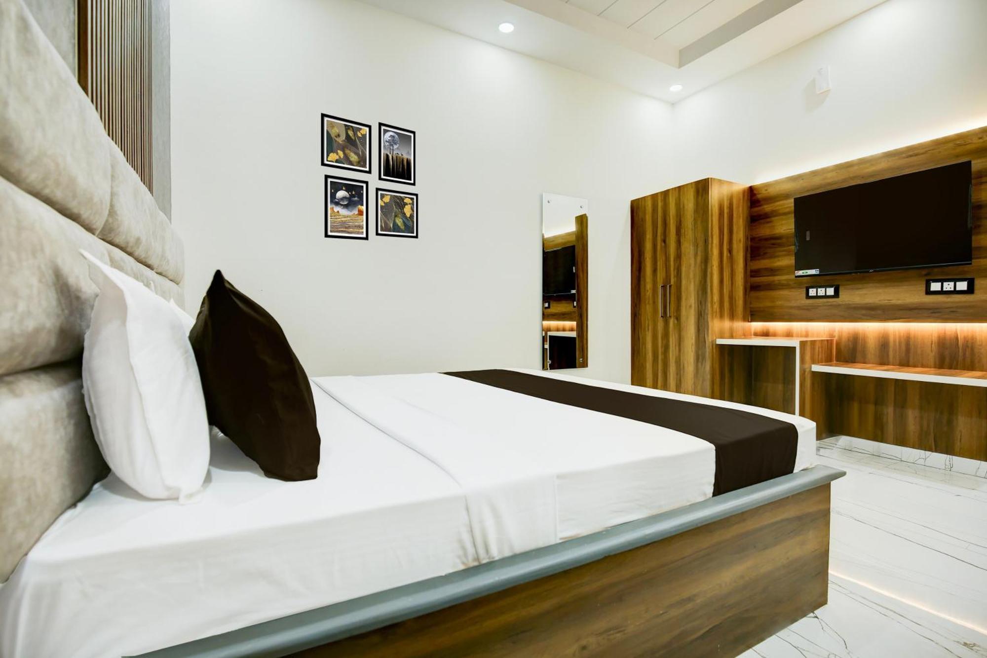 Hotel O Platinum Zirakpur 外观 照片